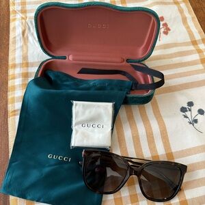 Gucci women’s oversized sunglasses